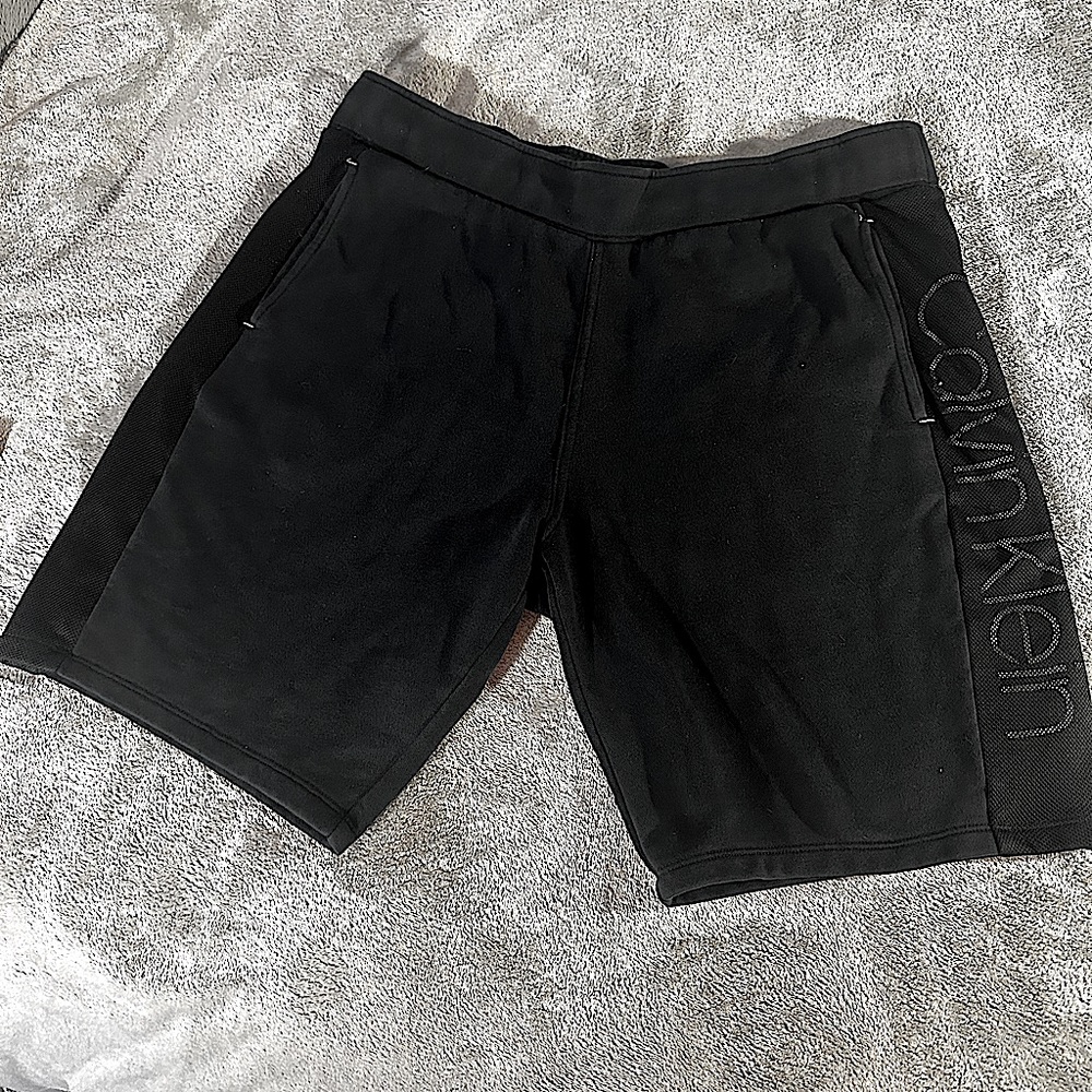 Blk Calvin Klein sweat shorts size large